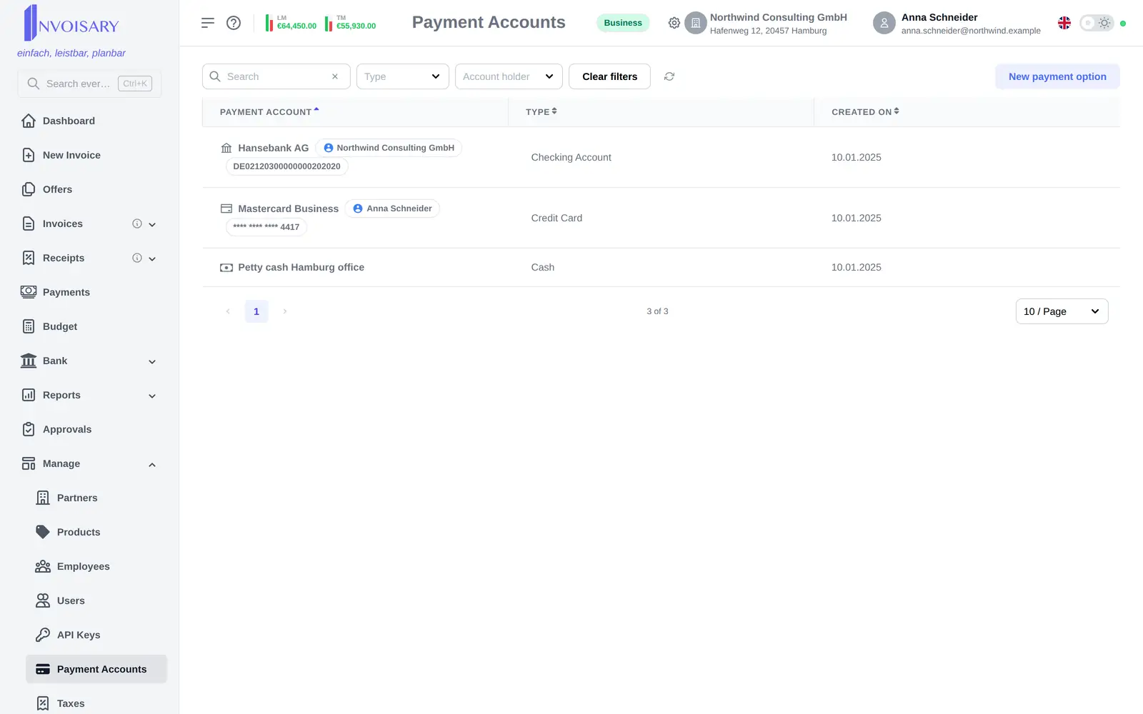 Zahlungskonten in Invoisary: Girokonto, Kreditkarte und Kasse mit Inhaber, Bank und IBAN.